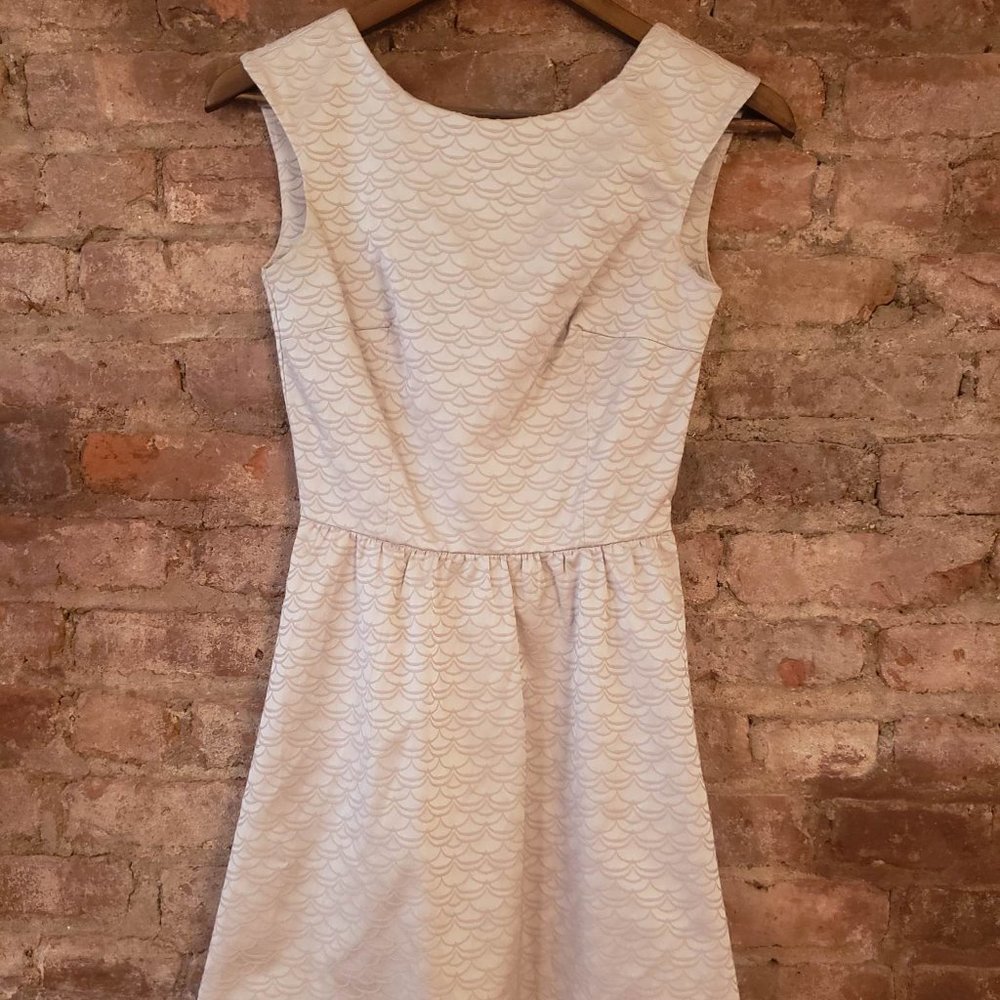 Looks like a vintage Barbie dress! Blush Size 2